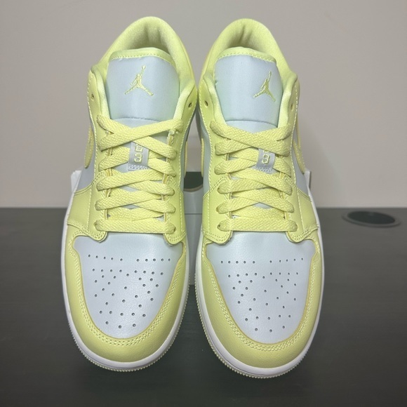 Air Jordan 1 Low 'Lemonade' Platinum Citron White DC0774-007 Womens 10/Men’s 8.5 - Picture 3 of 7